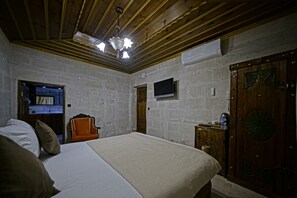 Double Arch Stone  Room | Premium bedding, pillow-top beds, minibar, in-room safe - Holiday Cave Hotel (Nevsehir)