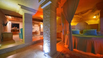 Sultan Cave Suite | Premium bedding, pillowtop beds, minibar, in-room safe