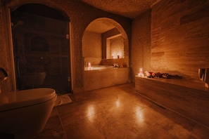Sultan Cave Suite | Bathroom