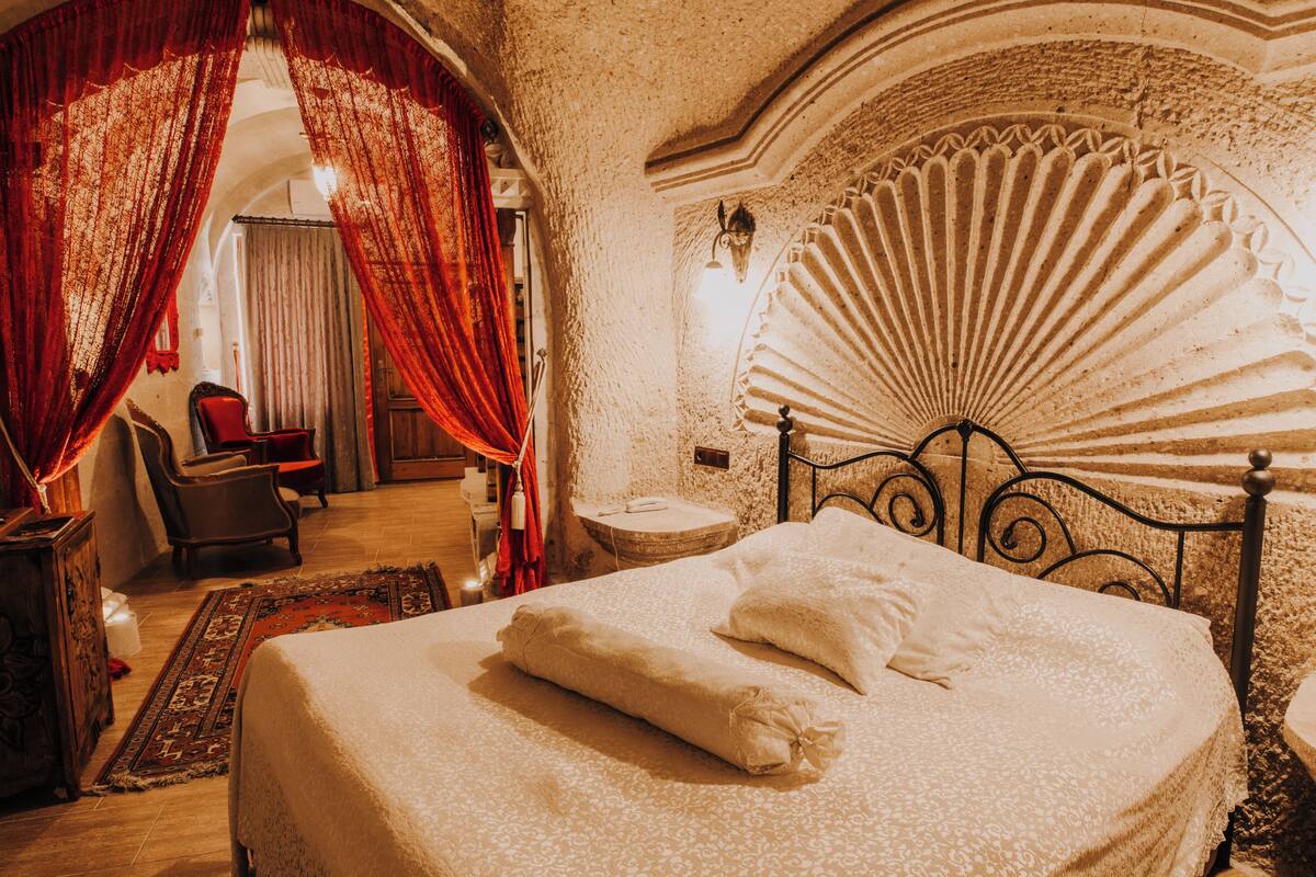 Premium bedding, pillow-top beds, minibar, in-room safe