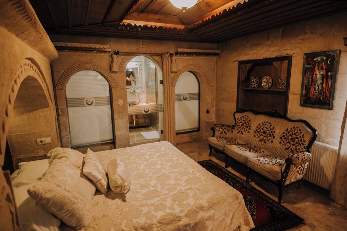 Premium bedding, pillow-top beds, minibar, in-room safe