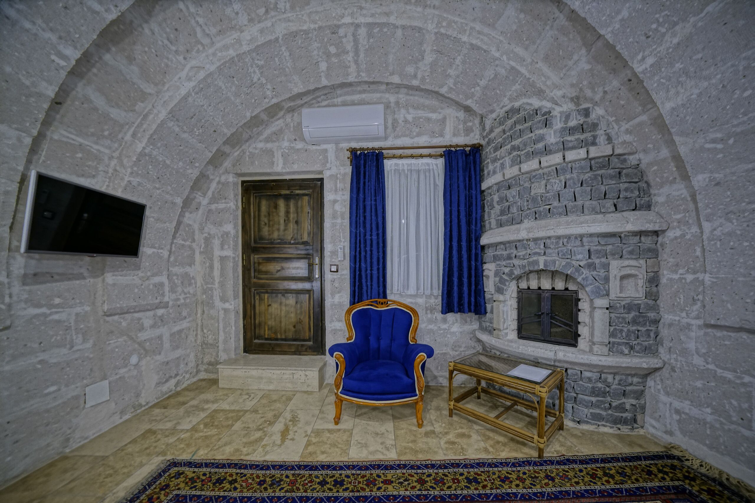 double arch stone  room | 1 bedroom, premium bedding, pillow-top beds, minibar