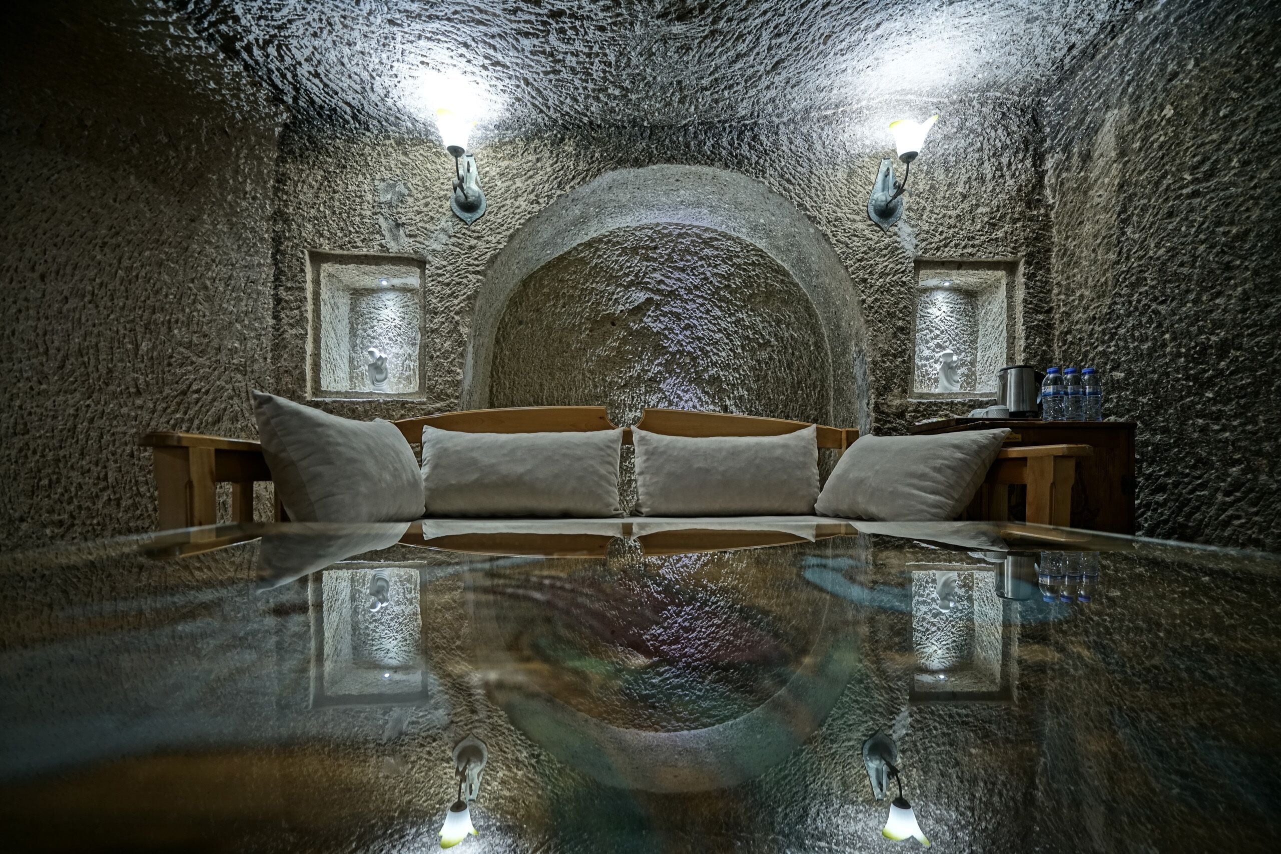 Ropa de cama de alta calidad, colchones con pillow-top y minibar 