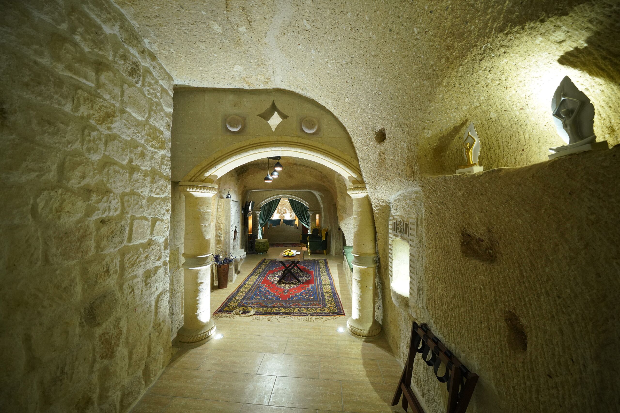 queen cave suite | 1 bedroom, premium bedding, pillow-top beds, minibar