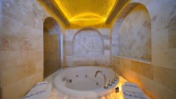 Sultan Cave Suite | Bathroom | Shower, designer toiletries, hair dryer, slippers