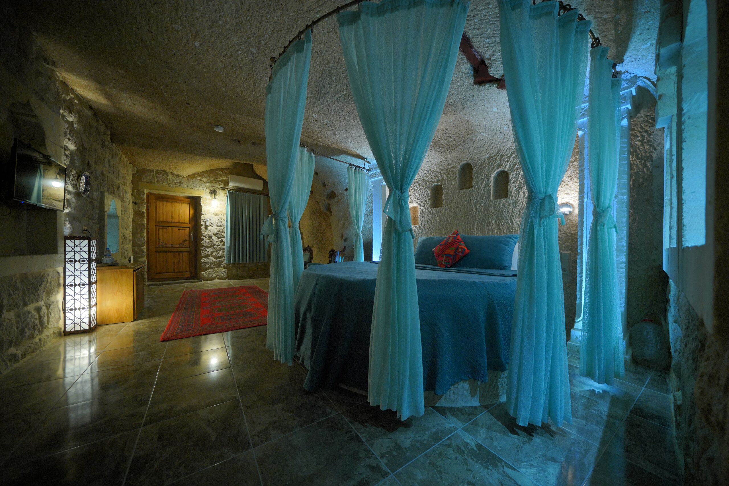 Photo - Holiday Cave Hotel