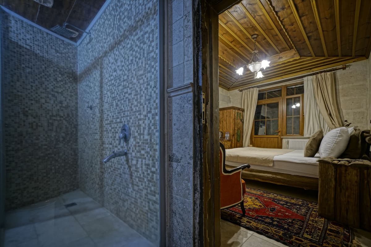 Double Arch Stone Room