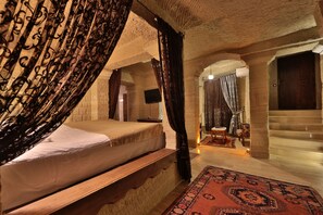 Junior Cave Suite | Premium bedding, pillowtop beds, minibar, in-room safe - Holiday Cave Hotel (Nevsehir)