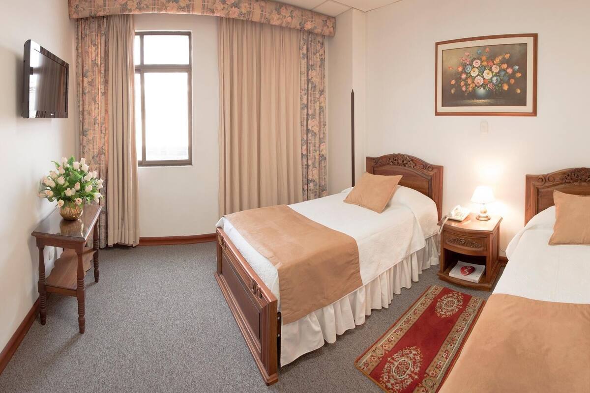 1 bedroom, premium bedding, down comforters, Tempur-Pedic beds