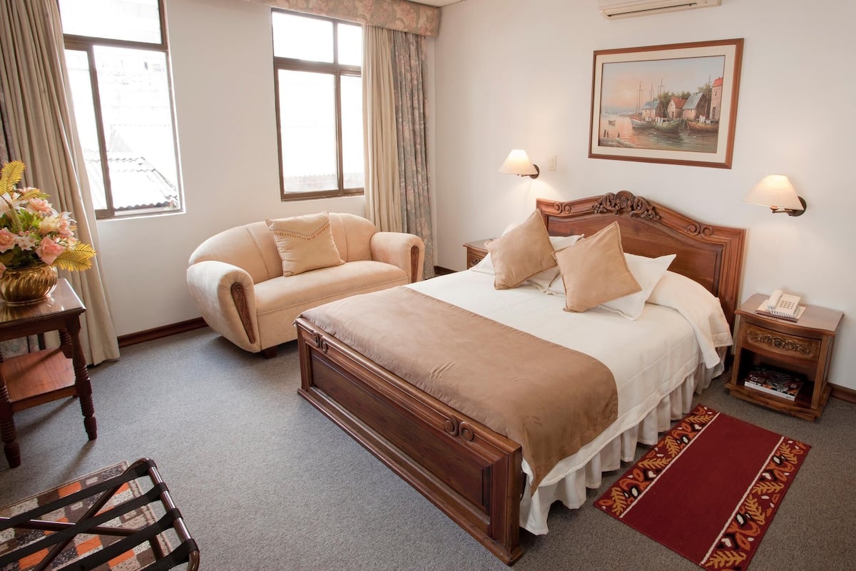 1 bedroom, premium bedding, down duvets, Tempur-Pedic beds