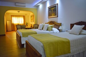 1 bedroom, premium bedding, down duvets, Tempur-Pedic beds