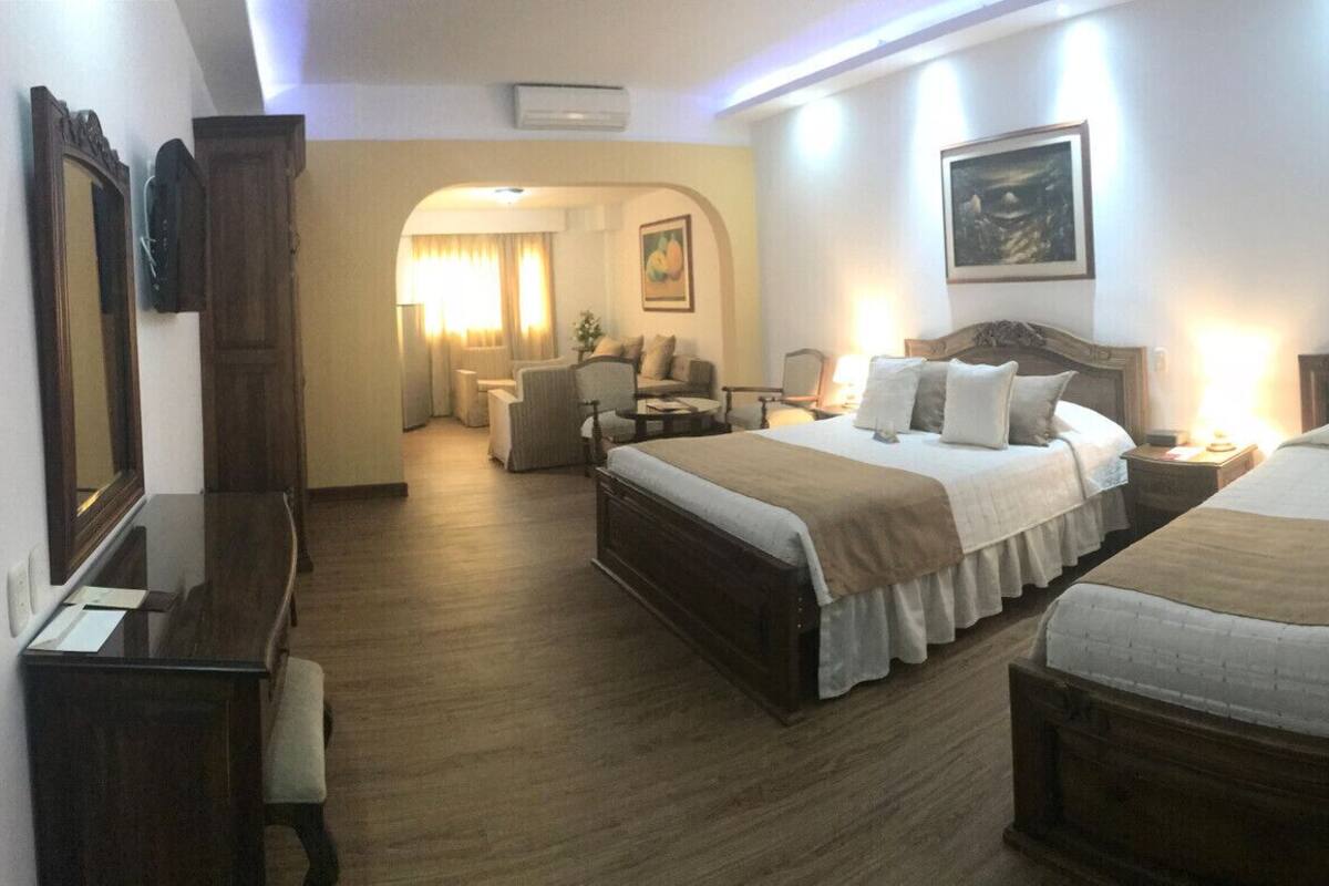 1 bedroom, premium bedding, down comforters, Tempur-Pedic beds