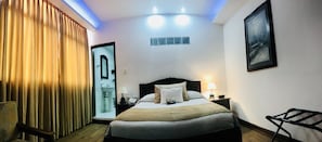 1 Schlafzimmer, hochwertige Bettwaren, Daunenbettdecken