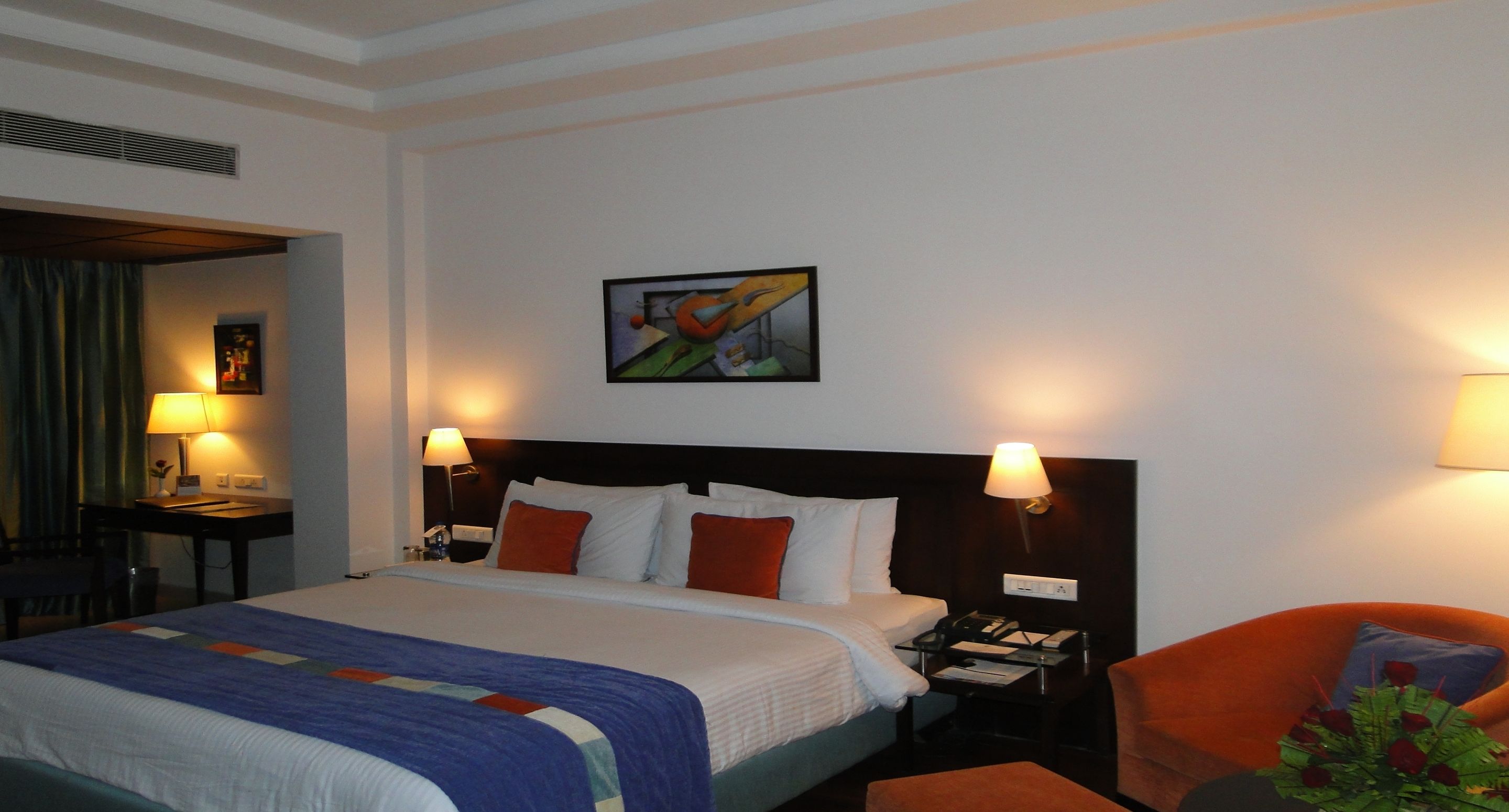 superior room | premium bedding, minibar, in-room safe, desk