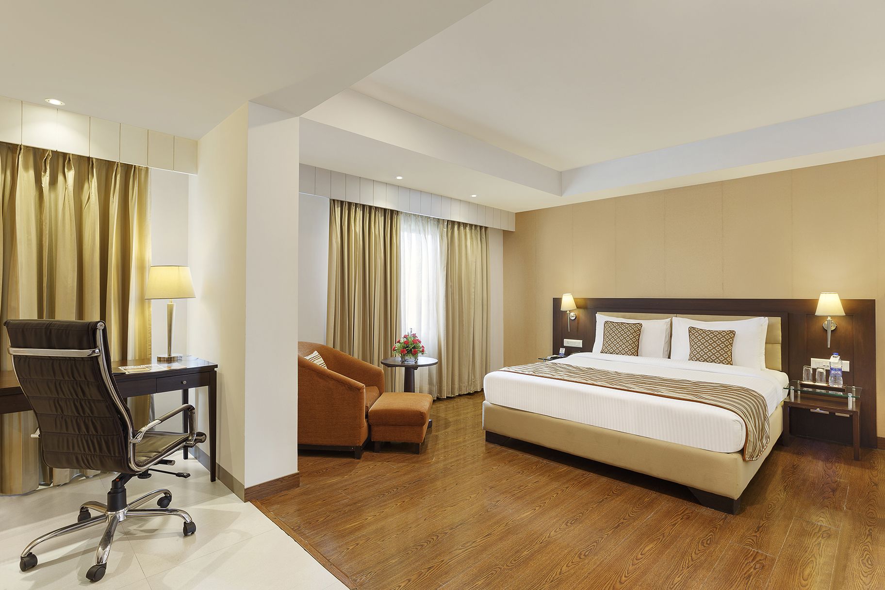 premium bedding, minibar, in-room safe, desk