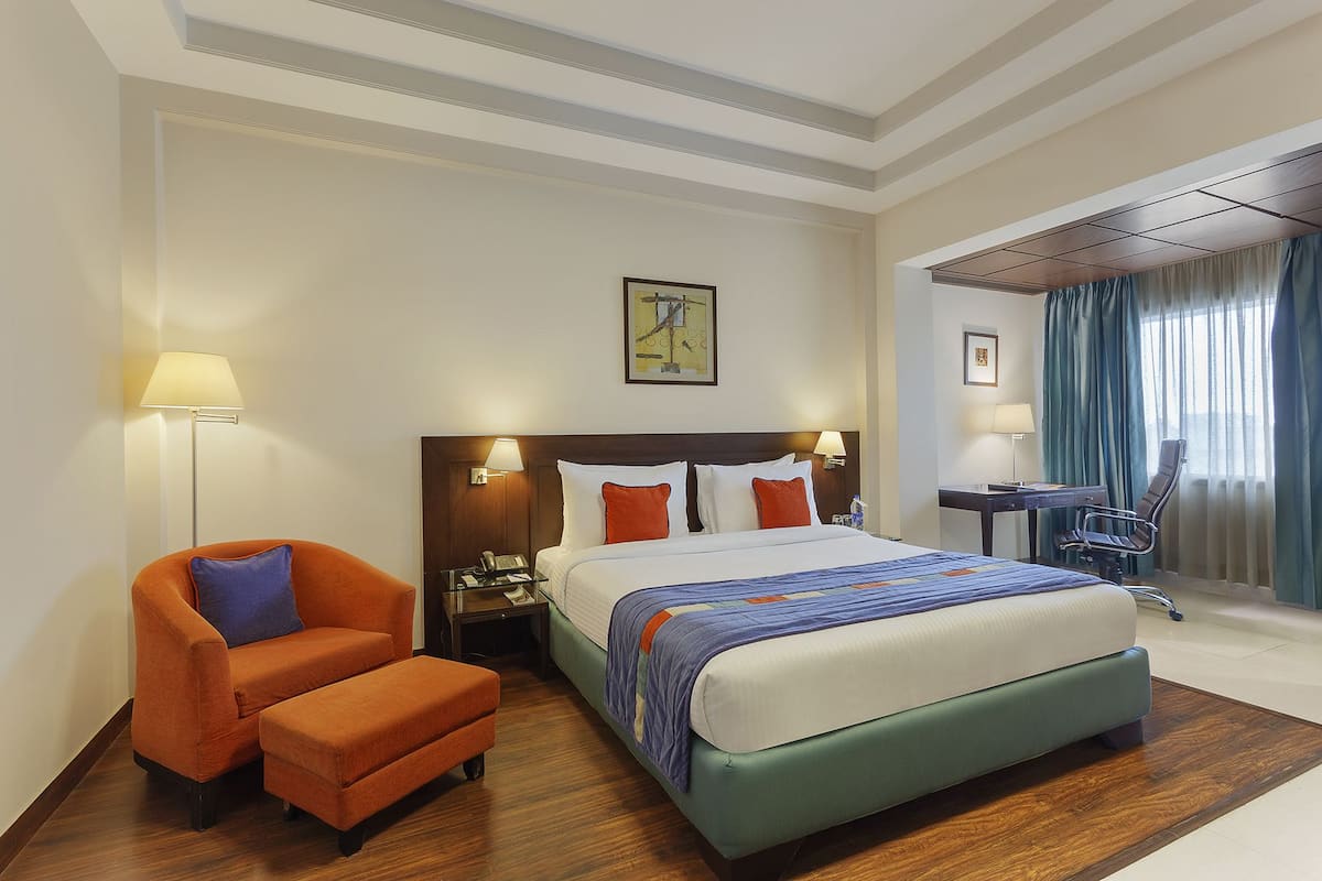 superior room | premium bedding, minibar, in-room safe, desk