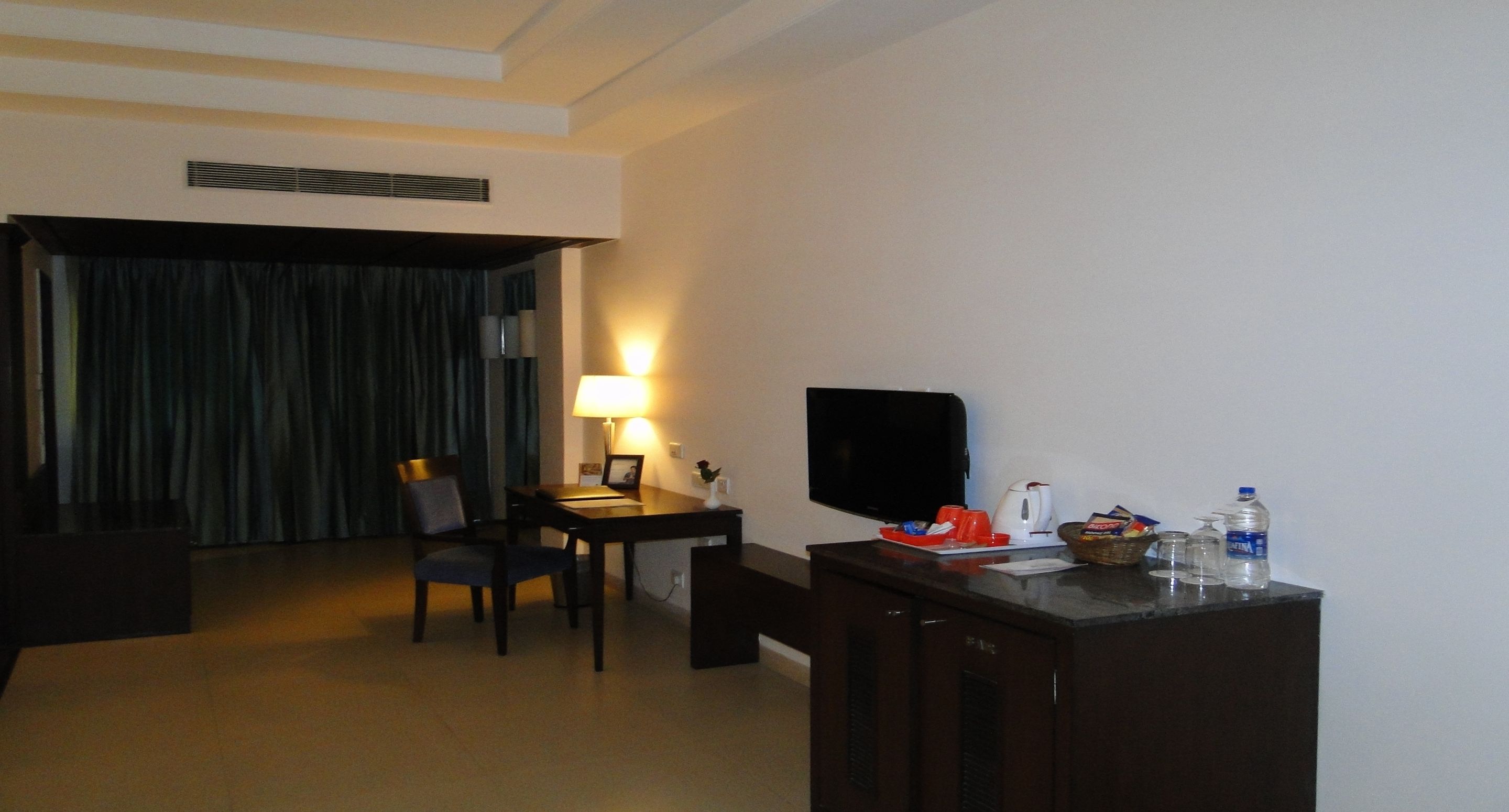 superior room | premium bedding, minibar, in-room safe, desk