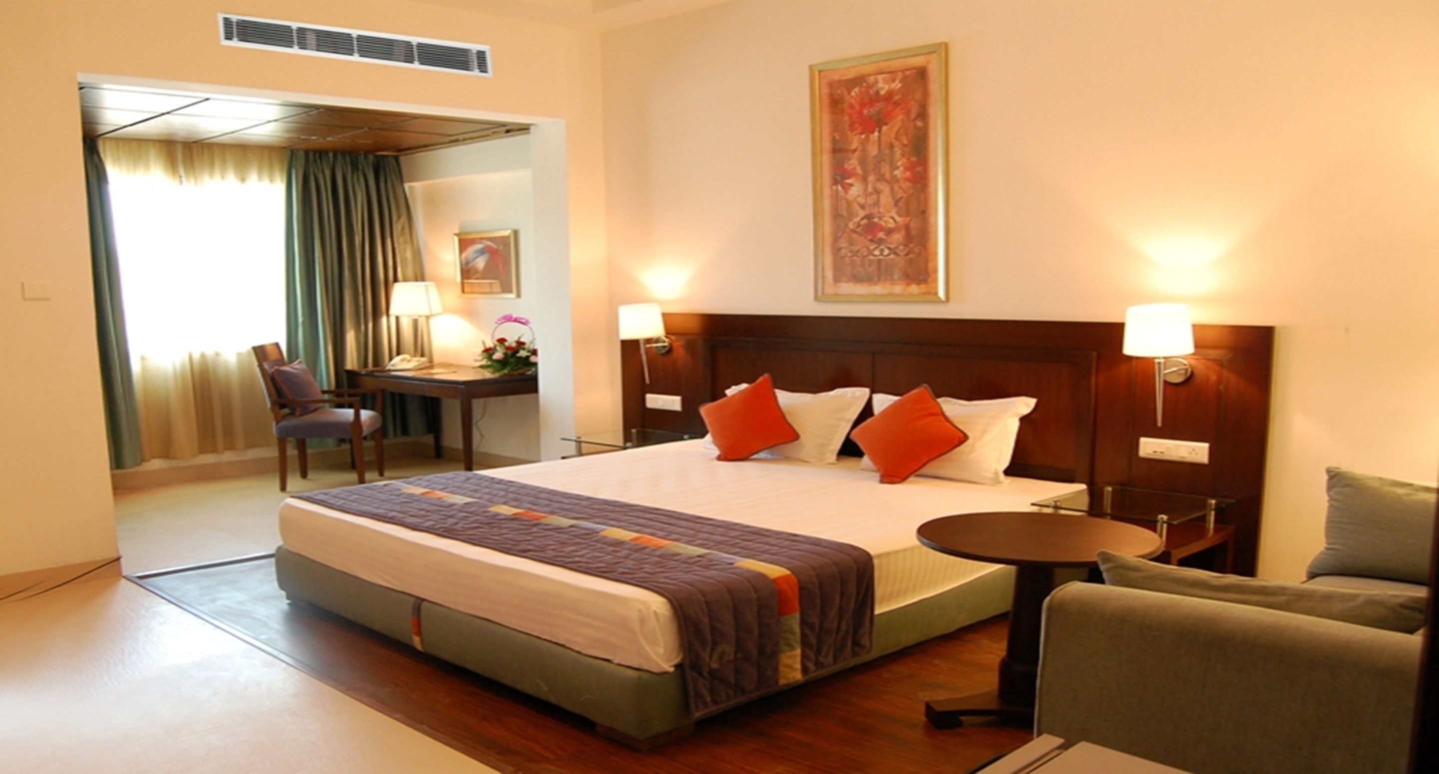 superior room | premium bedding, minibar, in-room safe, desk