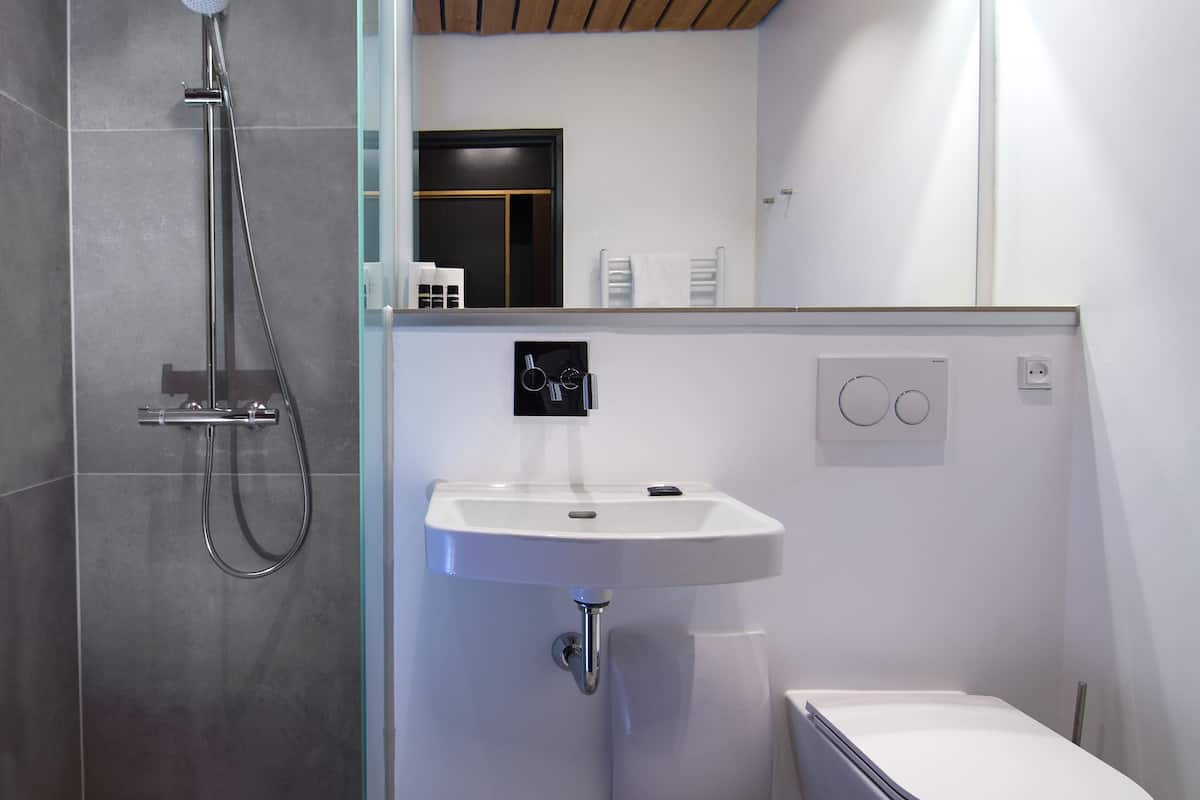 superior double room, garden area | bathroom | shower, free toiletries, hair dryer, towels