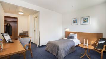 1 bedroom, hypo-allergenic bedding, desk, soundproofing