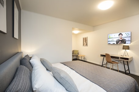 Deluxe-Suite, 1 Schlafzimmer | Allergikerbettwaren, Schreibtisch, schallisolierte Zimmer. Only Sleep Trafikcenter