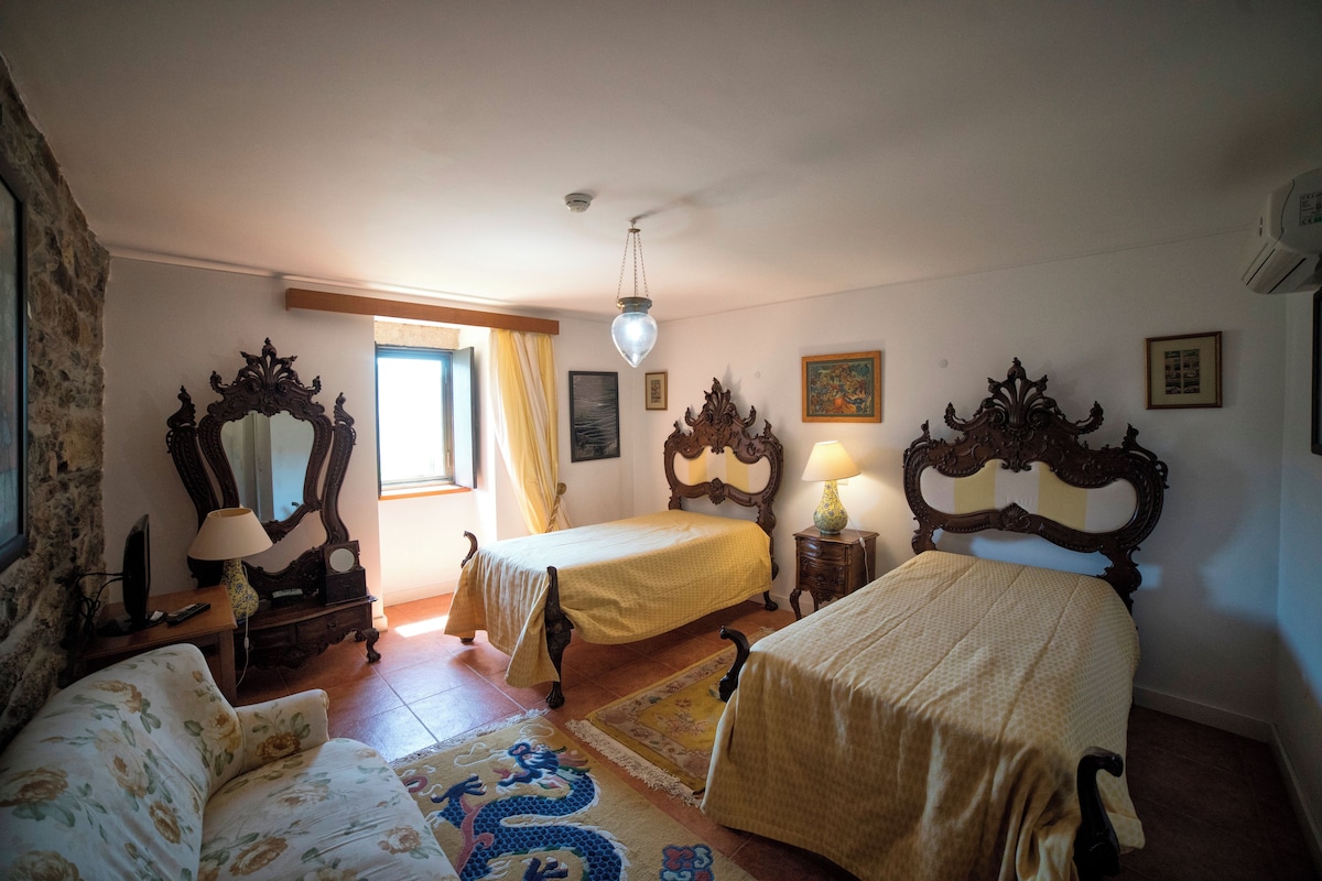 Minibar, brankas, dan tempat tidur bayi gratis