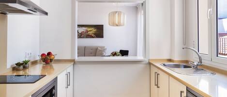 Family Apartment, 2 Bedrooms | Private kitchen