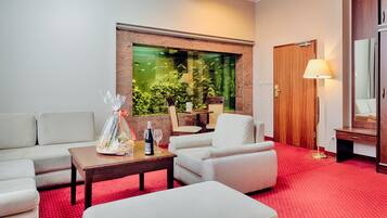 1 bedroom, minibar, in-room safe, desk