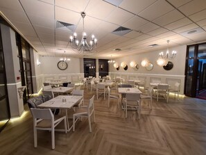 Daily to-go breakfast for a fee - Grand Royal Hotel (Poznan)
