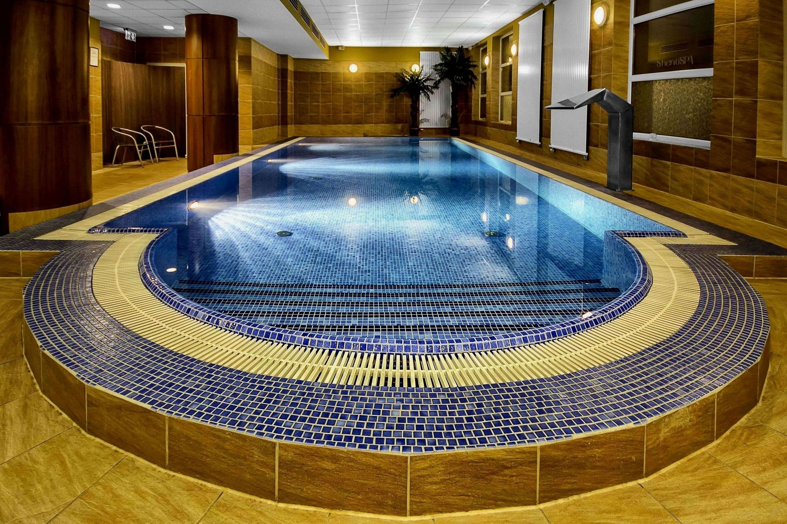 حمام سباحة