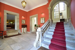 Pintu masuk interior