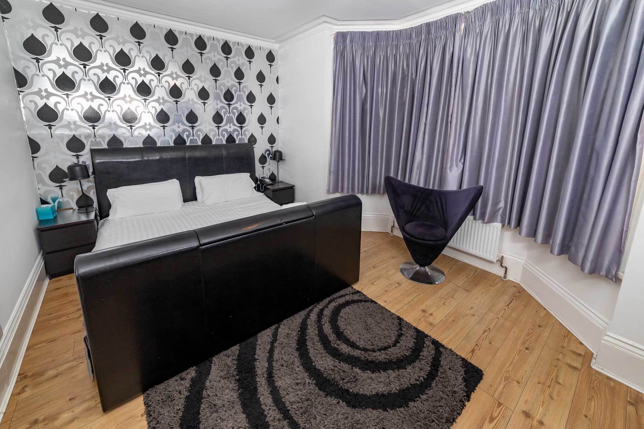 Executive dubbelrum | Sängtillbehör av högsta kvalitet, skrivbord och mörkläggningsgardiner