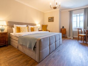 스탠다드 더블룸 | 저자극성 침구, 객실 내 금고, 각각 다른 스타일의 인테리어, 각각 다르게 가구 비치