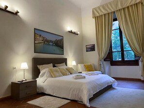 Habitación clásica doble, baño privado | Ropa de cama de alta calidad, edredones de plumas, minibar y caja fuerte