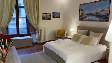 Roupas de cama premium, edredons de pluma, frigobar, cofres nos quartos