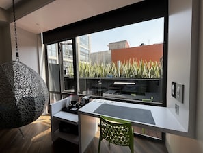 Suite | In-room safe, desk, soundproofing, iron/ironing board - Grand Prix-WeEnjoyHotels-Aeropuerto (Mexico City)