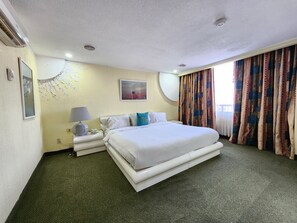 In-room safe, desk, iron/ironing board, free WiFi - Hotel Real del Sur (Mexico City)