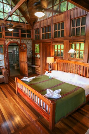 Down duvets, minibar, in-room safe, individually decorated - Aguila de Osa Rainforest & Marine Adventure Lodge (Drake Bay)