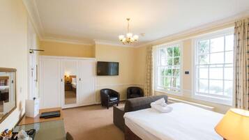 Superior Double or Twin Room, Sea View | 1 bedroom, in-room safe, individually decorated, individually furnished