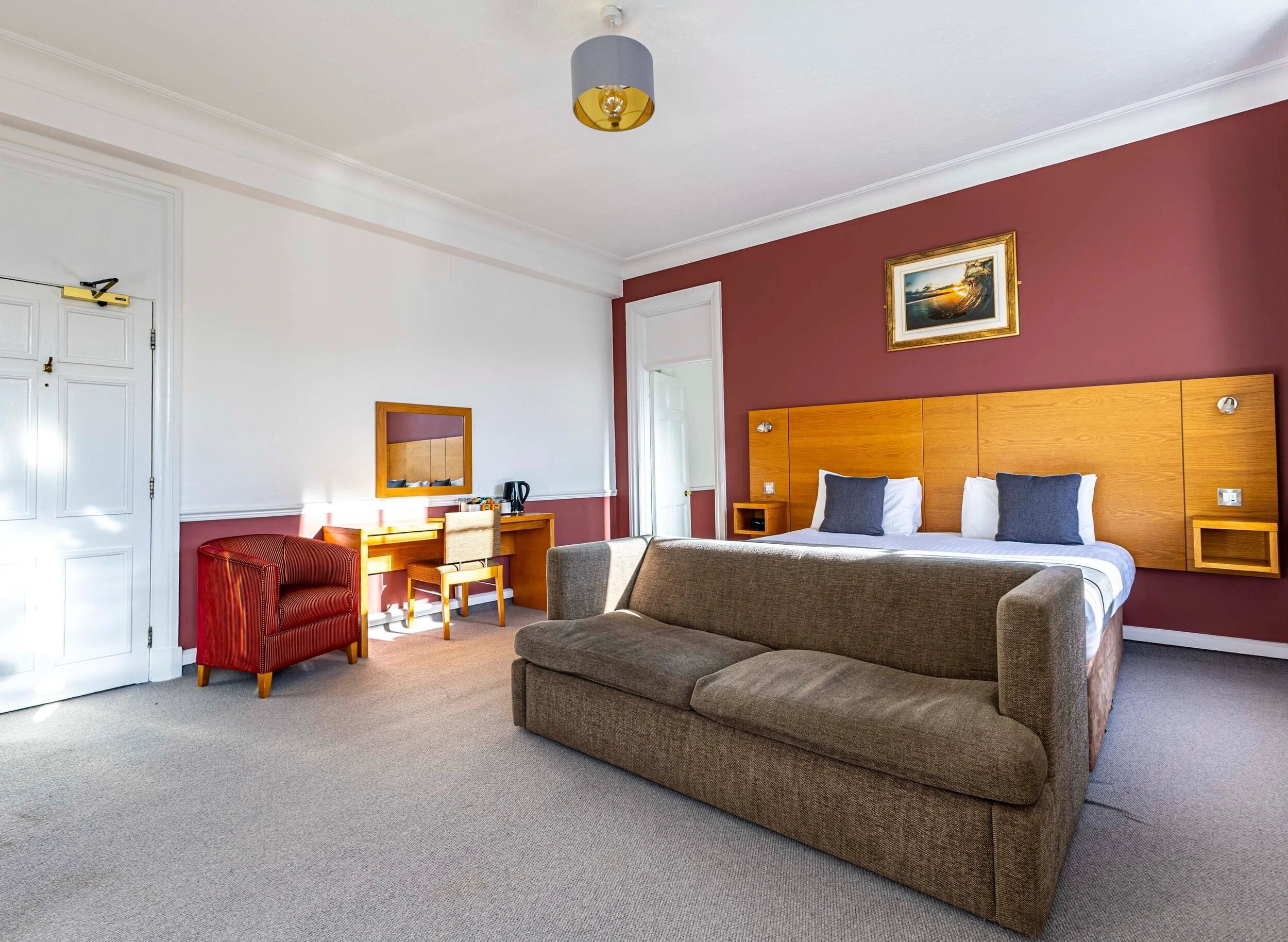 豪華雙人或雙床房, 1 張特大雙人床和 1 張沙發床 | 客房內保險箱、獨特裝潢、布置獨特、書桌