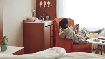 Premium bedding, minibar, in-room safe, desk