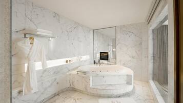 Phòng Suite Presidential (Duplex) | Phòng tắm | Bồn tắm và buồng tắm vòi sen riêng, vòi sen phun mưa