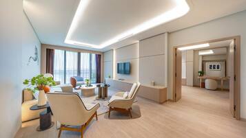 1 bedroom, premium bedding, in-room safe, desk