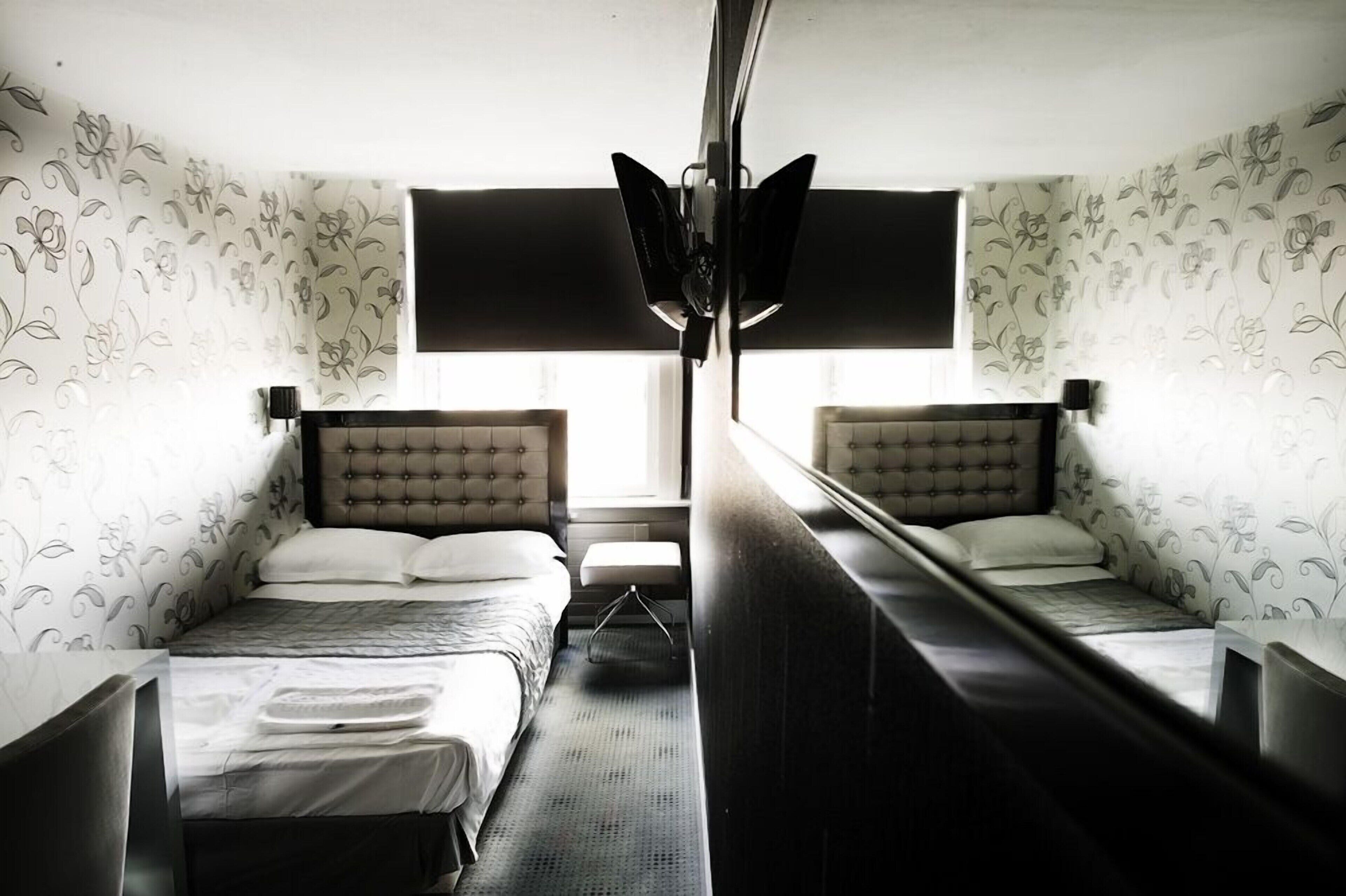 Safe på rommet, skrivebord, strykejern/-brett og wi-fi (inkludert)