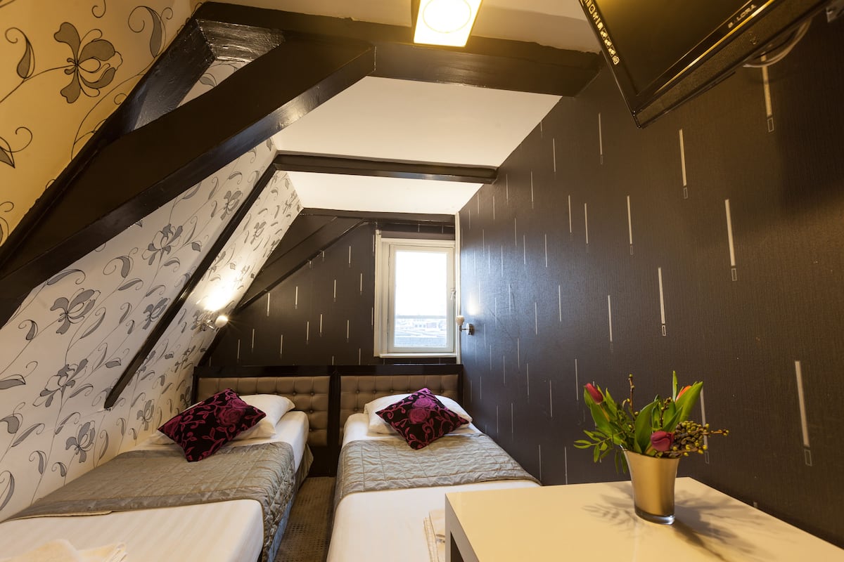 Basic Room, 2 Single Beds