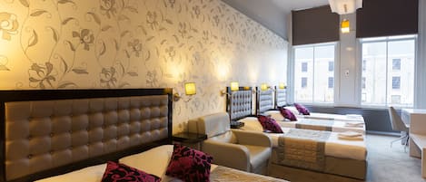 Phòng dành cho gia đình | Két bảo mật tại phòng, bàn, bàn ủi/dụng cụ ủi quần áo