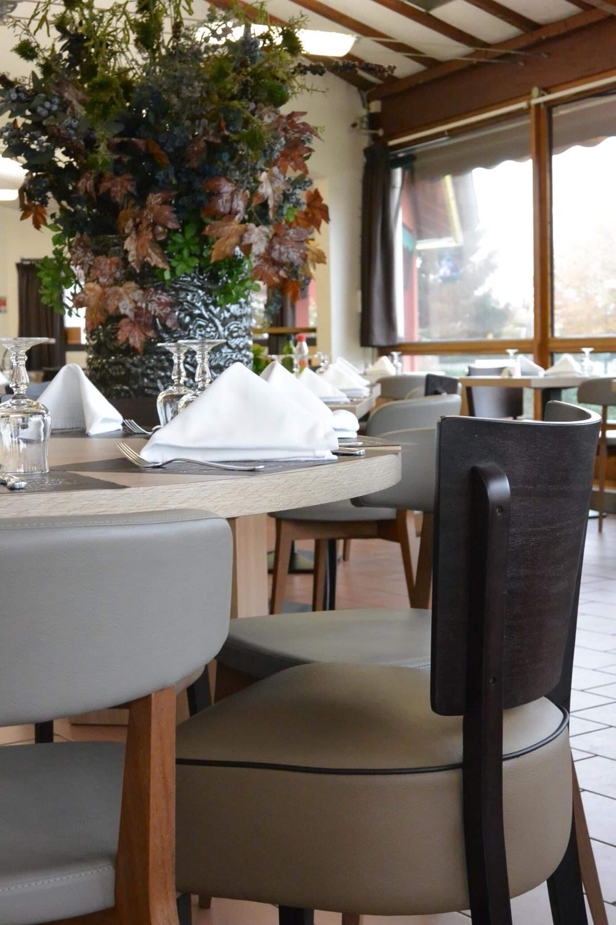 lunch and dinner served, garden views