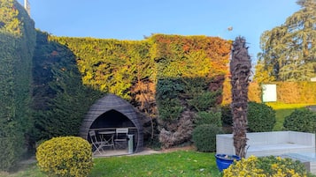 Lunch and dinner served, garden views