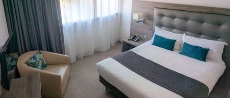 Chambre Standard, 1 lit double | Coffres-forts dans les chambres, bureau, chambres insonorisées