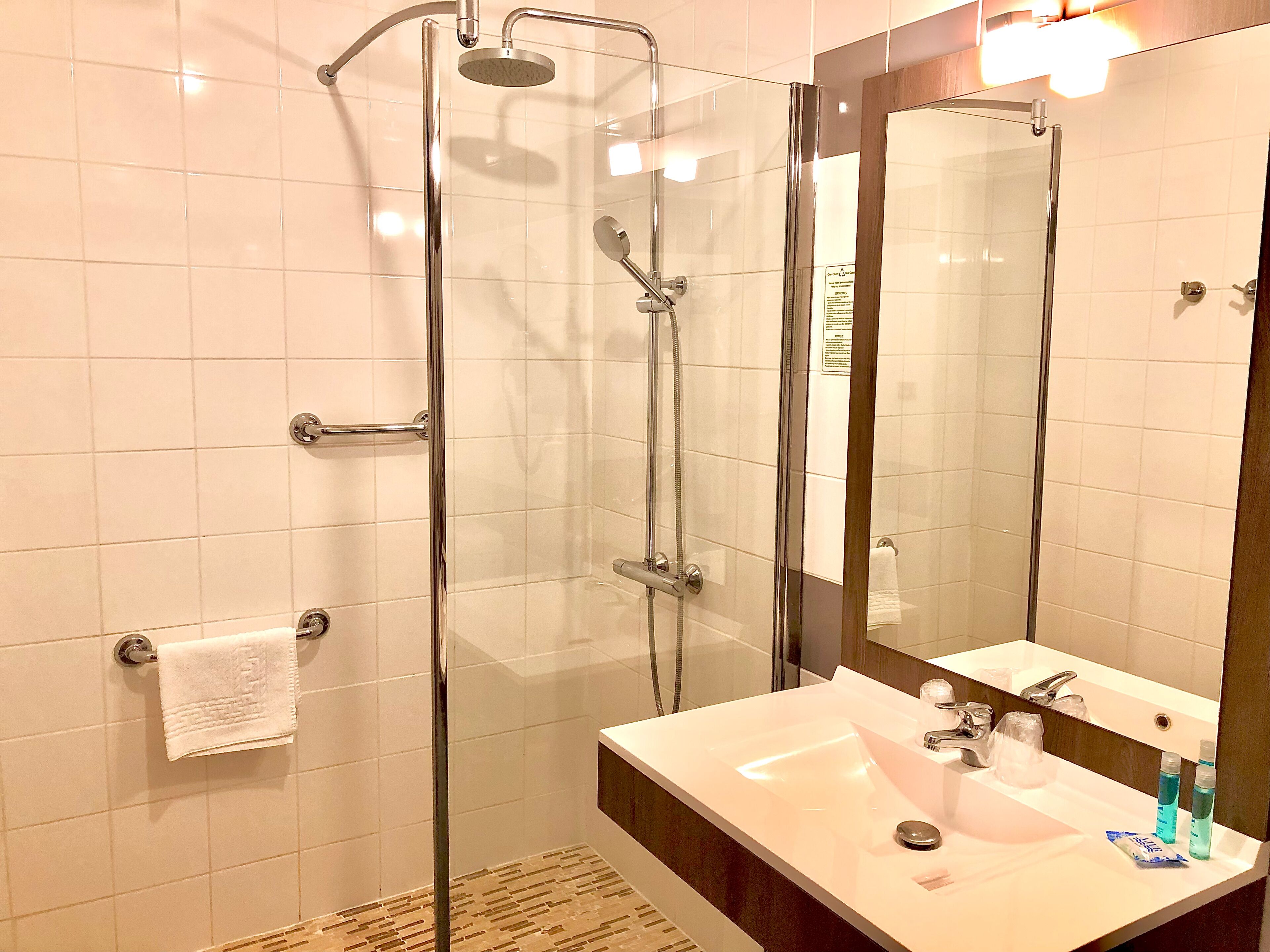 combined shower/bathtub, free toiletries, hair dryer, towels